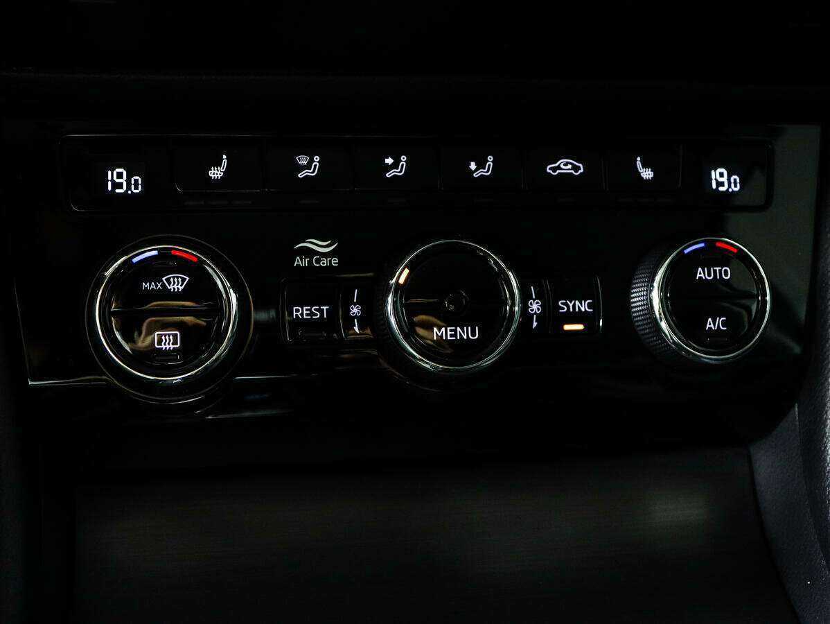 Б/У Шкода Суперб 2020 года. Фото: #17