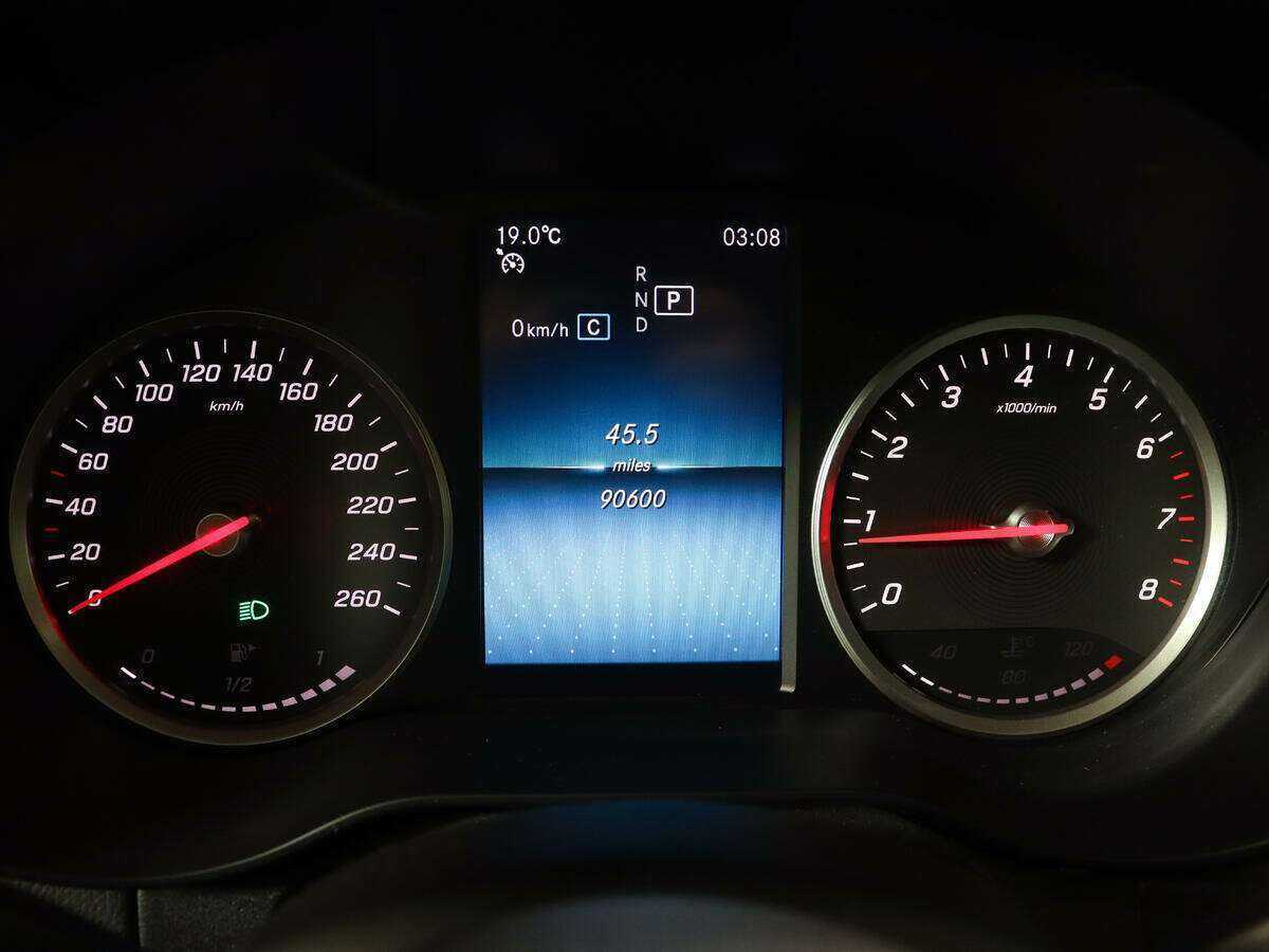 Б/У Мерседес-Бенц Ц-Класс 2018 года. Фото: #8