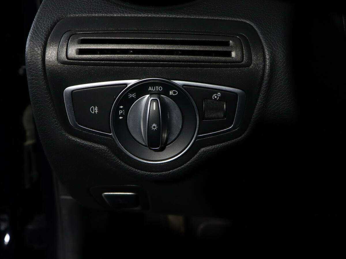 Б/У Мерседес-Бенц Ц-Класс 2018 года. Фото: #15