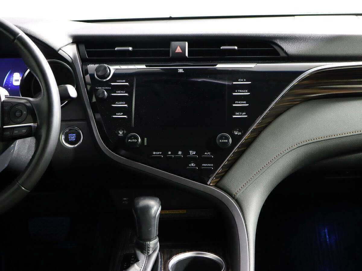 Б/У Тойота Камри 2018 года. Фото: #10