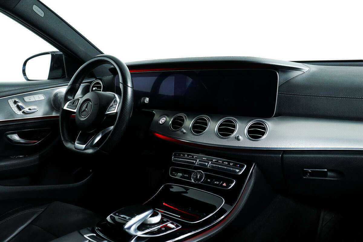 Б/У Мерседес-Бенц Е-Класс 2017 года. Фото: #8