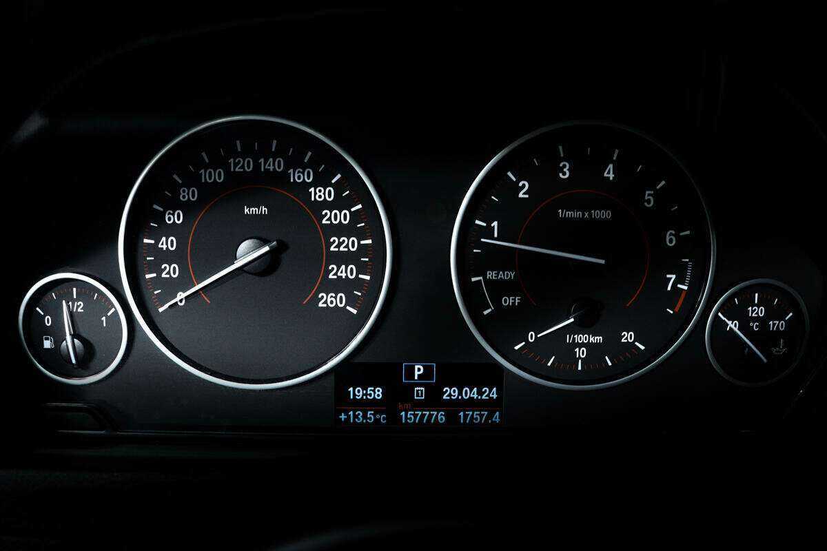 Б/У БМВ 3 серии 2015 года. Фото: #9