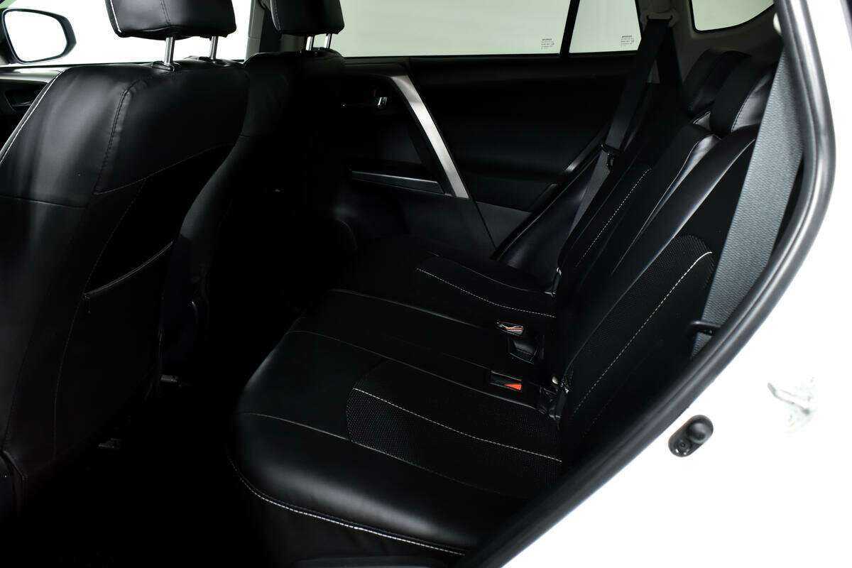 Б/У Тойота Рав4 2018 года. Фото: #11