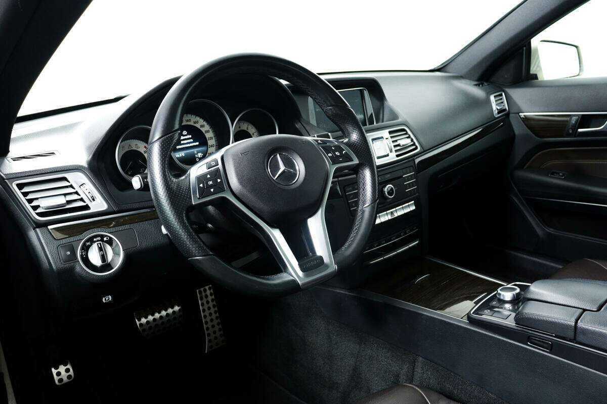 Б/У Мерседес-Бенц Е-Класс 2015 года. Фото: #11