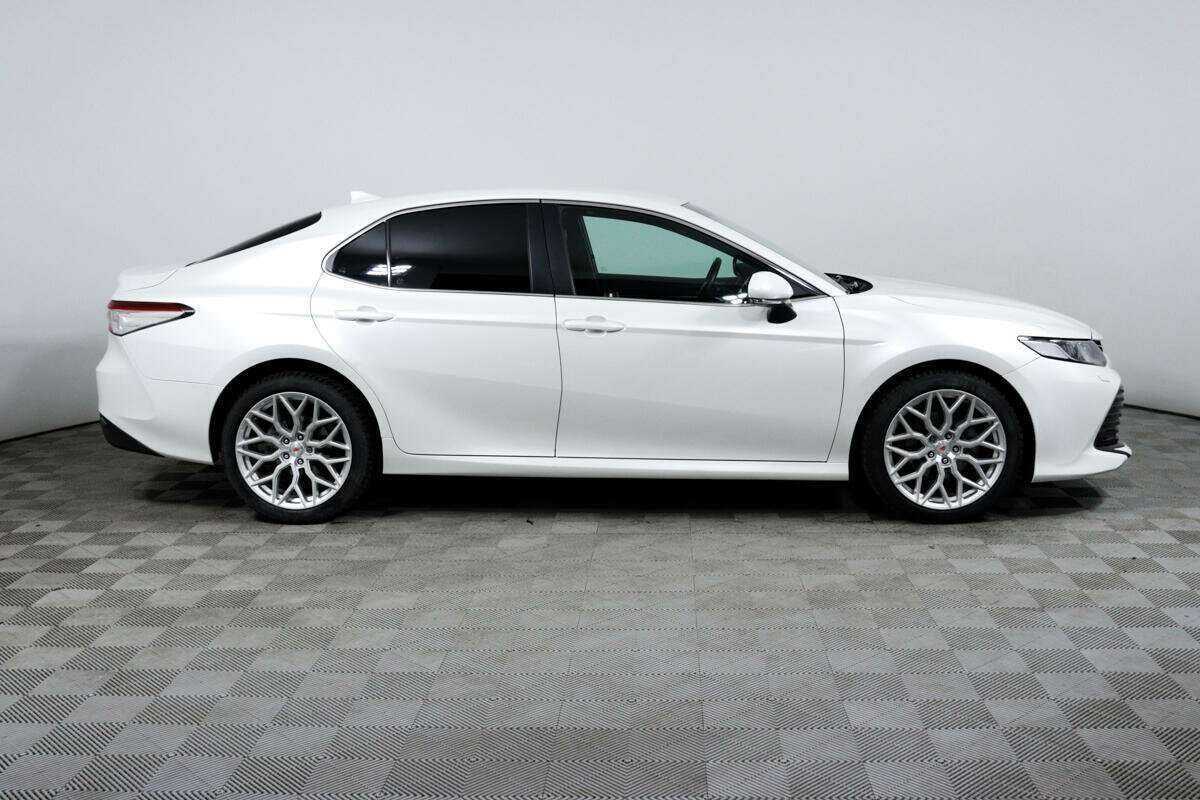 Б/У Тойота Камри 2019 года. Фото: #3