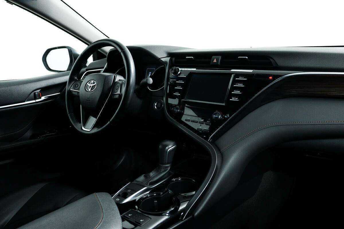 Б/У Тойота Камри 2019 года. Фото: #8