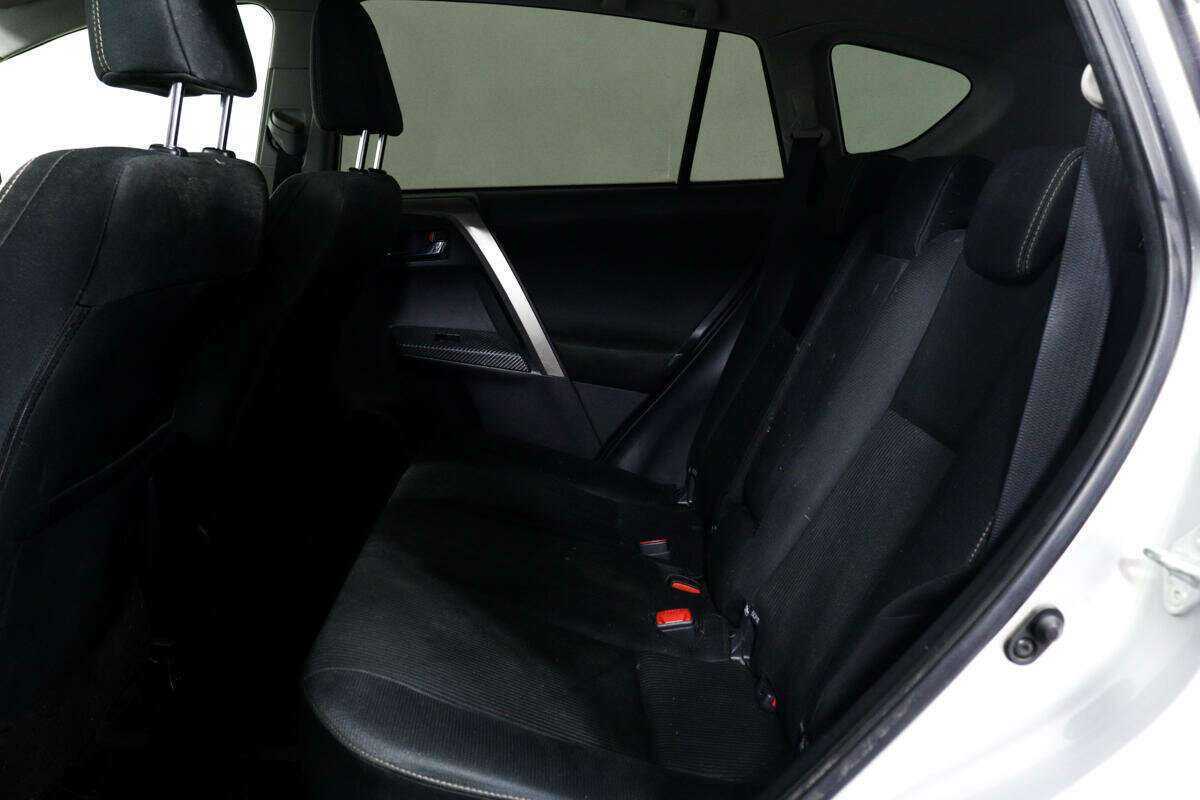 Б/У Тойота Рав4 2015 года. Фото: #10