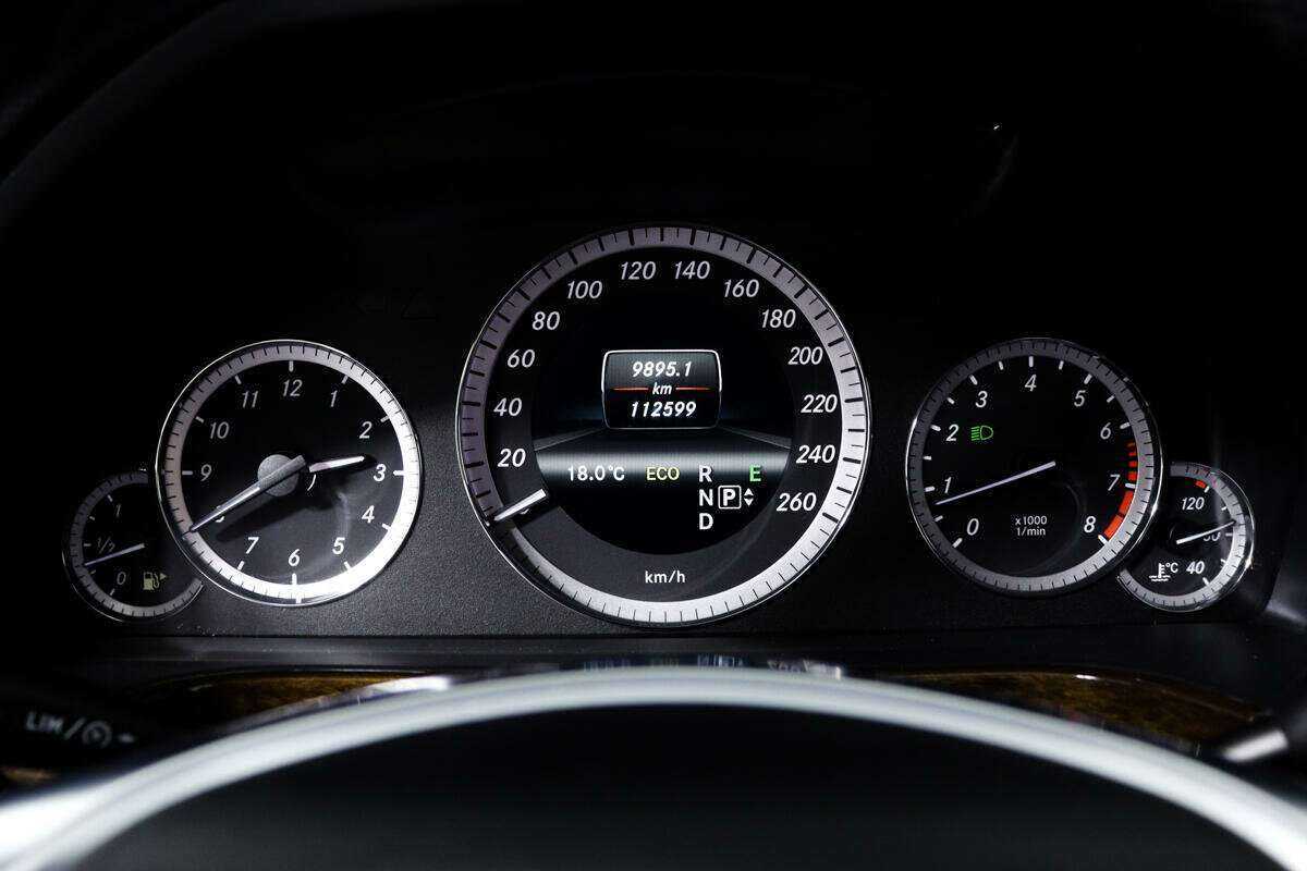 Б/У Мерседес-Бенц Е-Класс 2012 года. Фото: #9