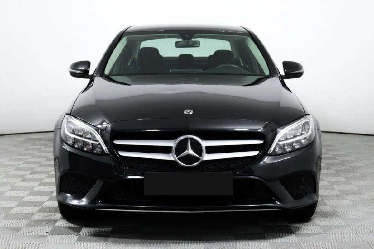 Б/У Мерседес-Бенц Ц-Класс 2018 года. Фото: #1