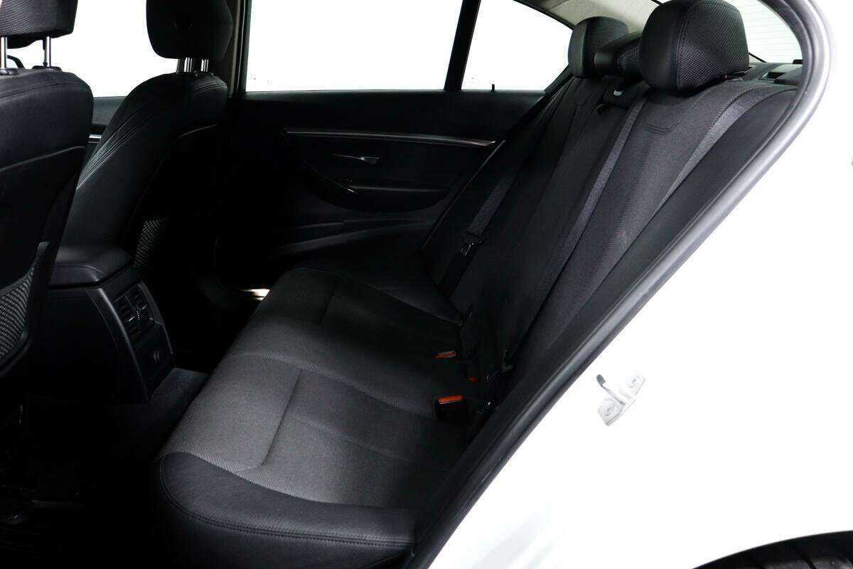 Б/У БМВ 3 серии 2016 года. Фото: #11