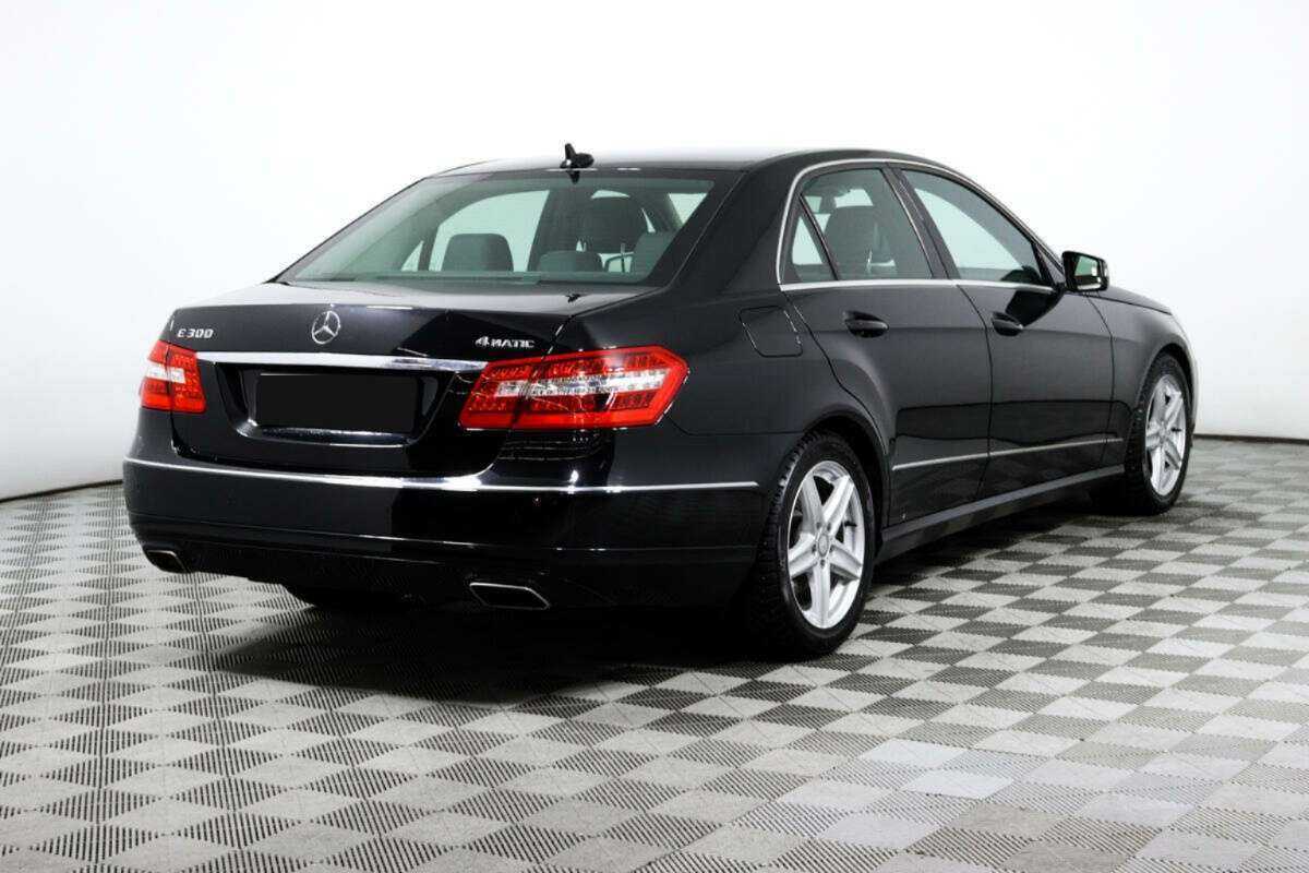 Б/У Мерседес-Бенц Е-Класс 2012 года. Фото: #4