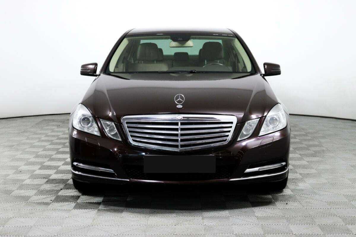 Б/У Мерседес-Бенц Е-Класс 2012 года. Фото: #1