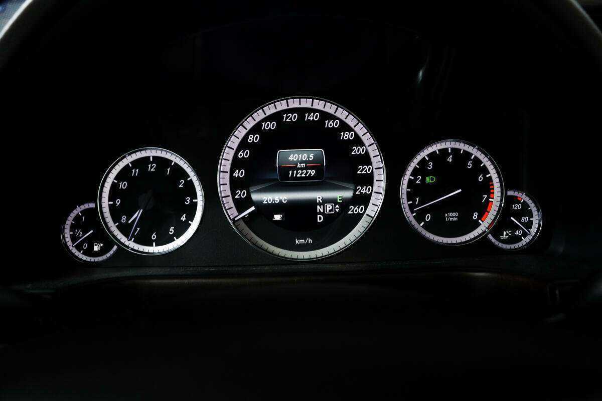 Б/У Мерседес-Бенц Е-Класс 2012 года. Фото: #9