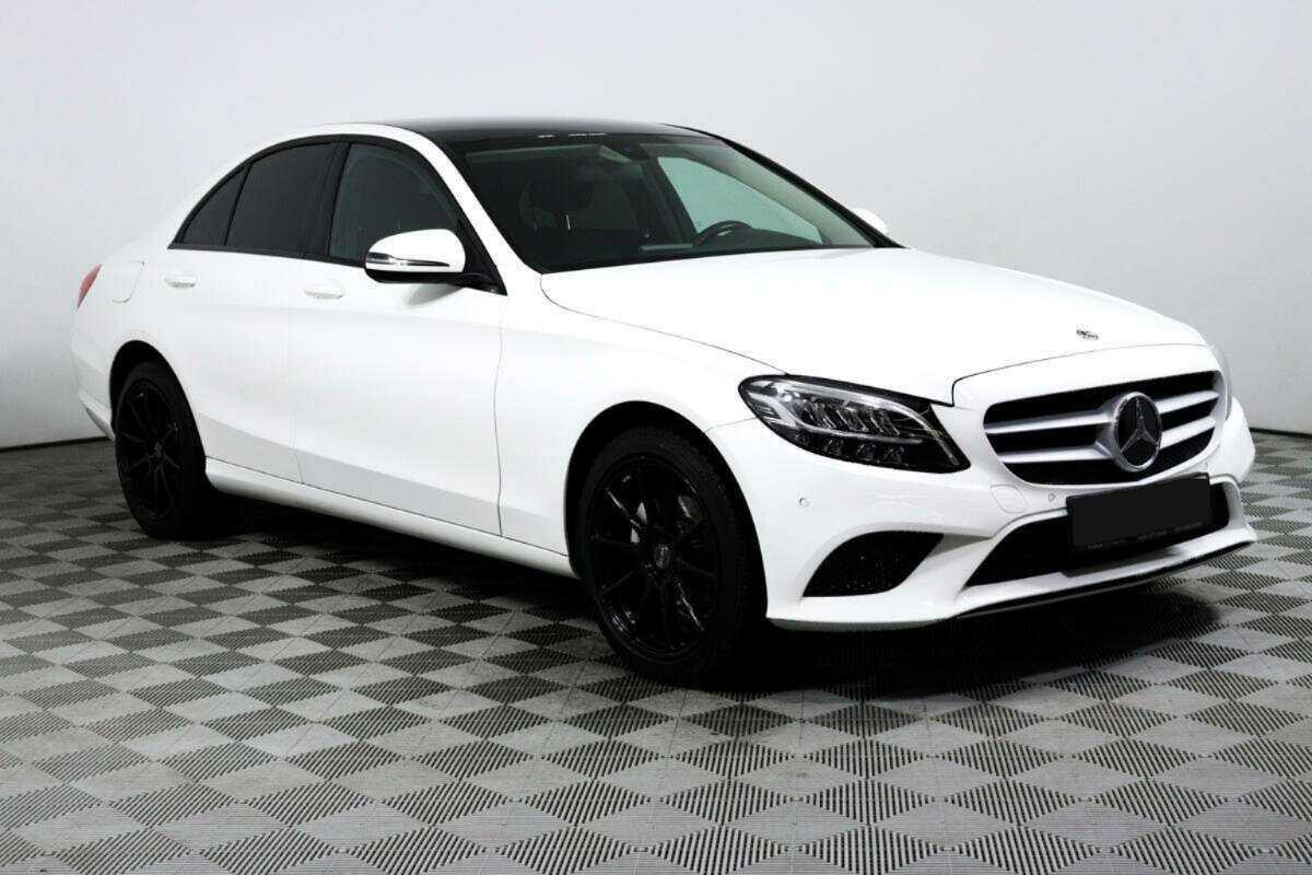 Б/У Мерседес-Бенц Ц-Класс 2018 года. Фото: #2
