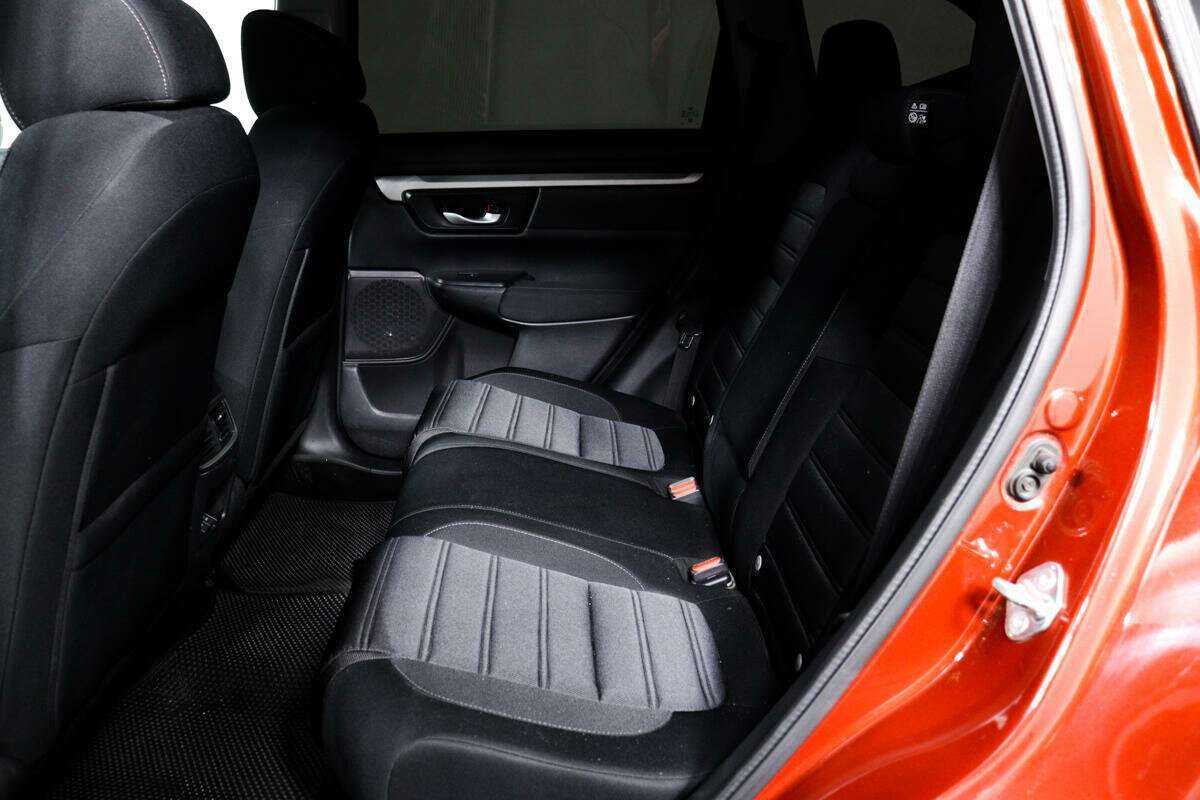 Б/У Хонда ЦР-В 2017 года. Фото: #11