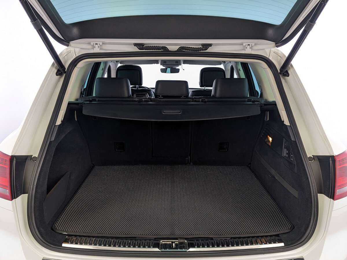 Б/У Фольксваген Туарег 2017 года. Фото: #9