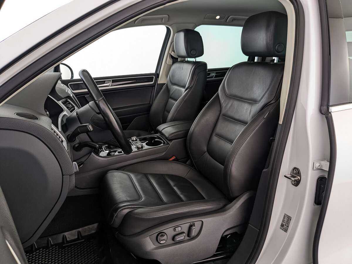 Б/У Фольксваген Туарег 2017 года. Фото: #18