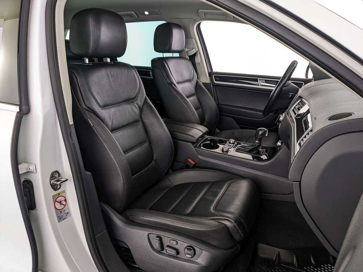 Б/У Фольксваген Туарег 2017 года. Фото: #22