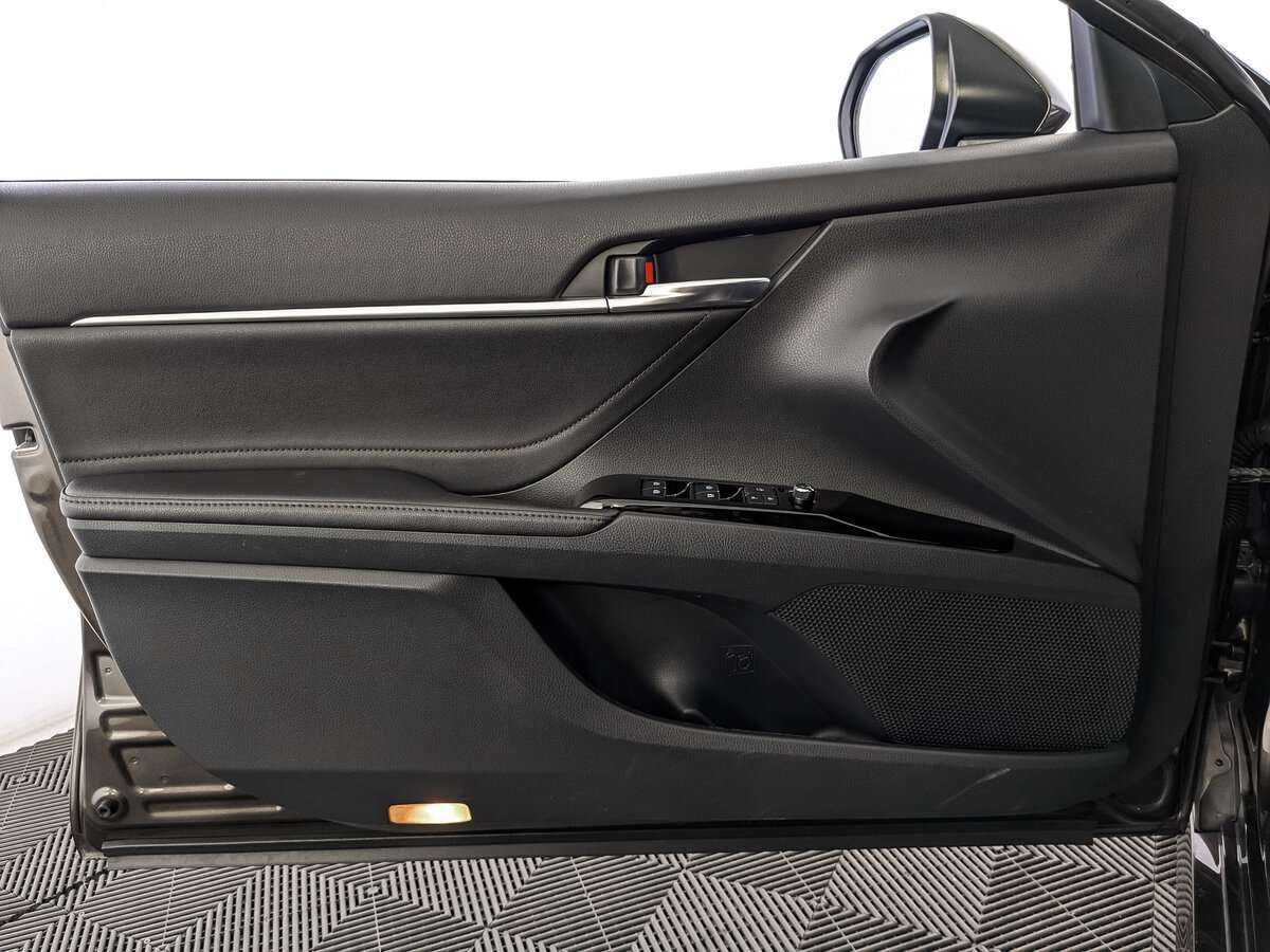 Б/У Тойота Камри 2018 года. Фото: #14