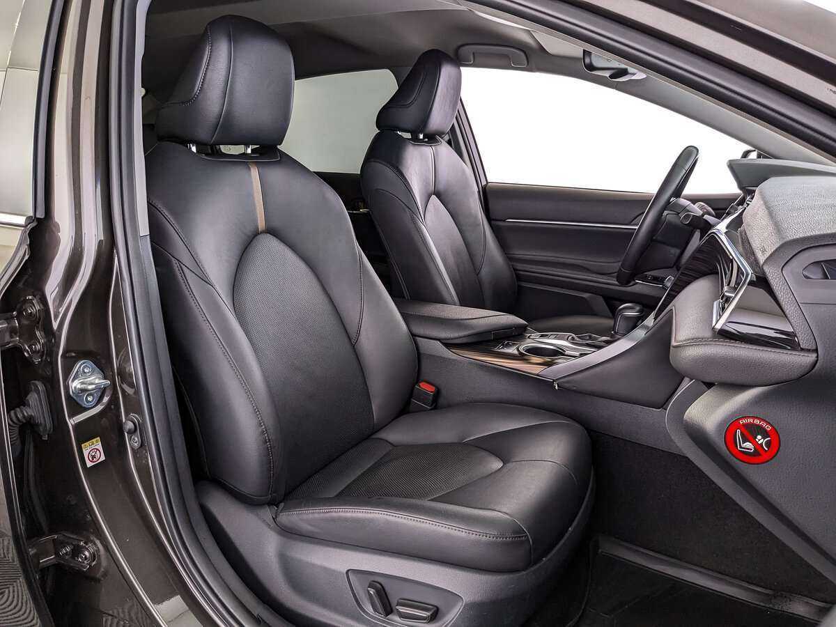 Б/У Тойота Камри 2018 года. Фото: #19