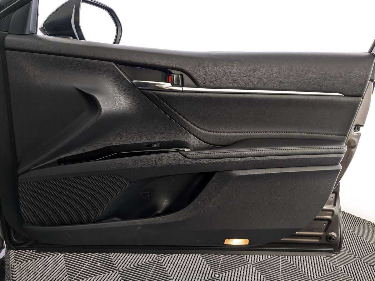 Б/У Тойота Камри 2018 года. Фото: #20