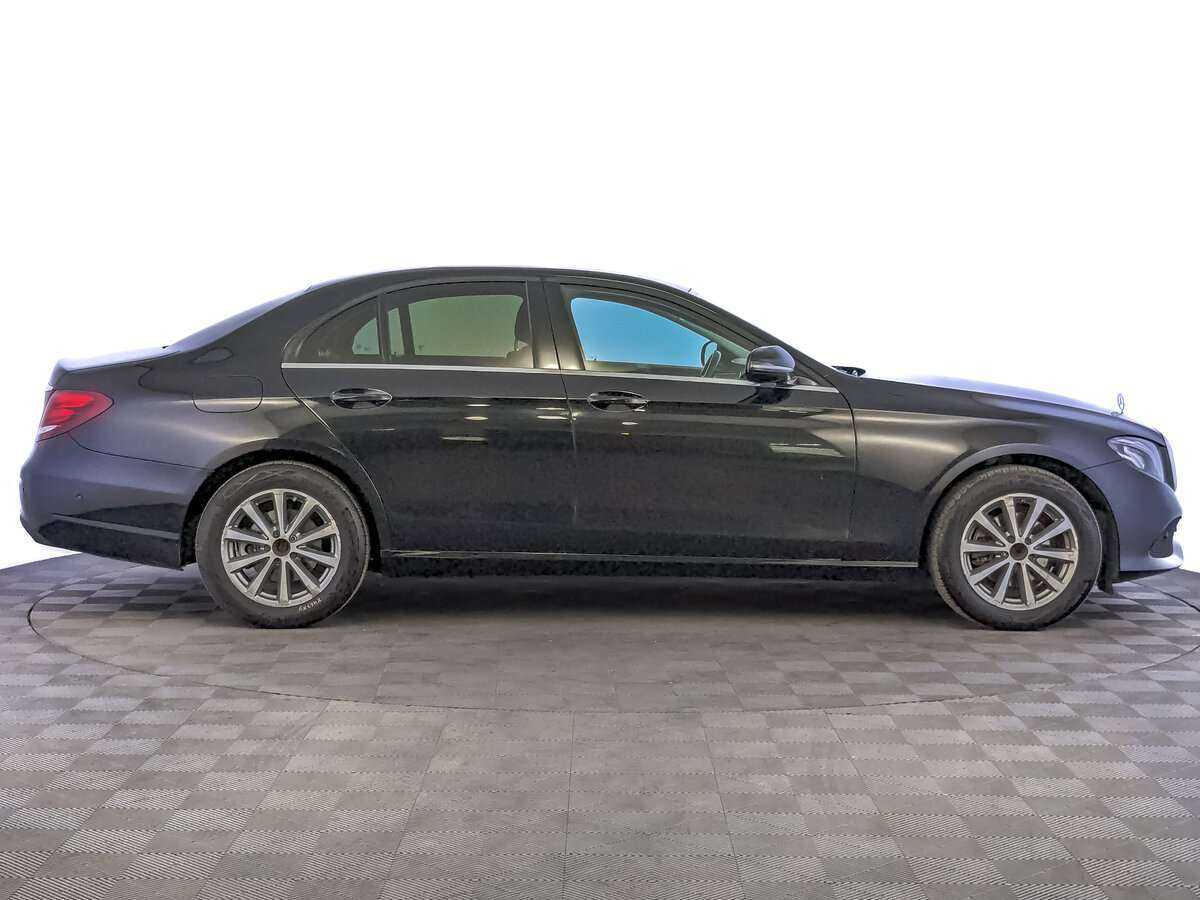 Б/У Мерседес-Бенц Е-Класс 2018 года. Фото: #3