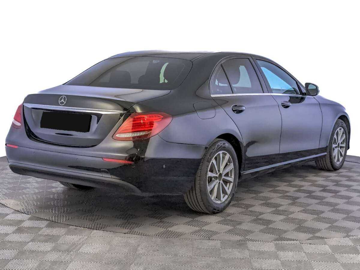 Б/У Мерседес-Бенц Е-Класс 2018 года. Фото: #4