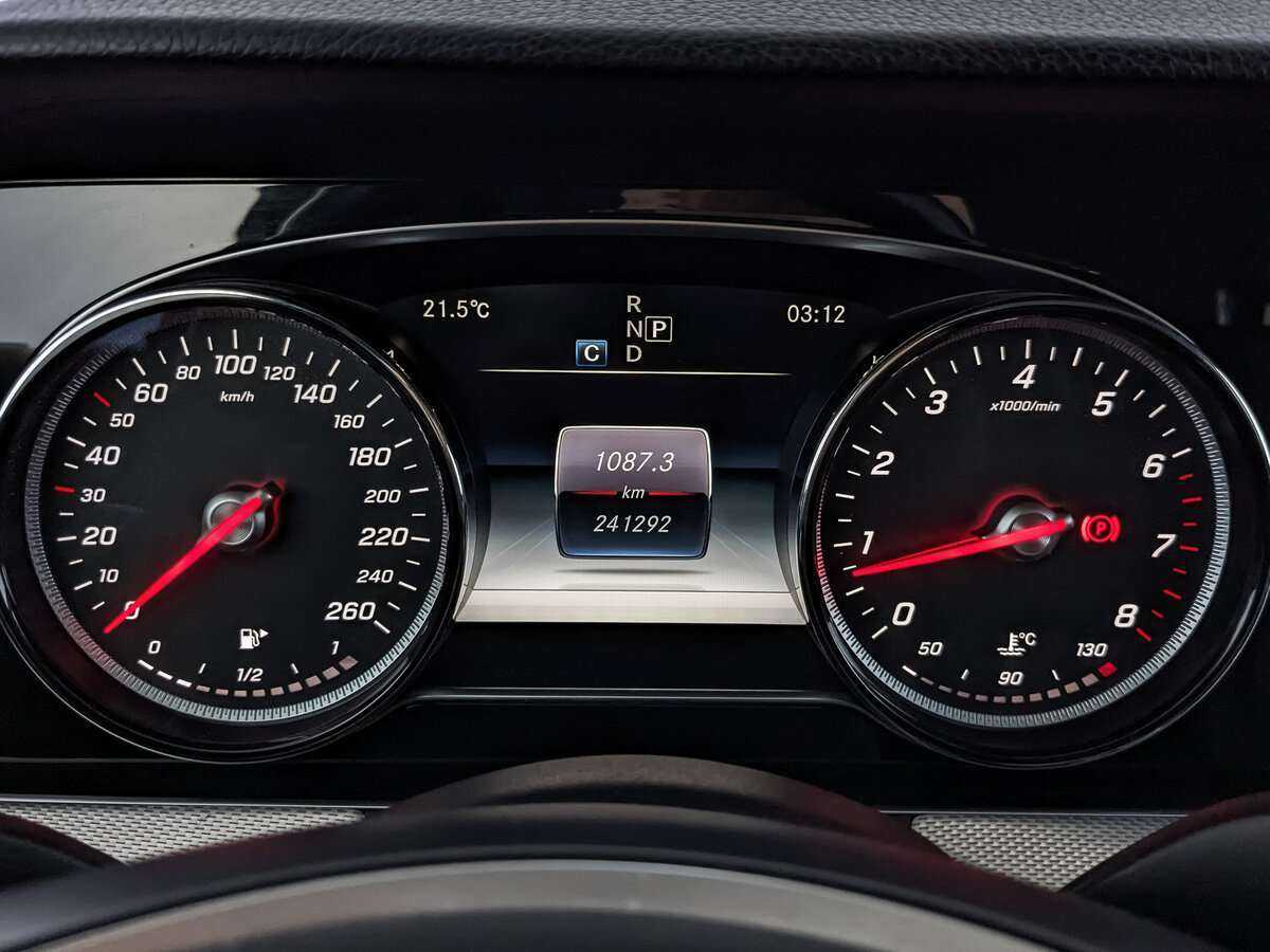 Б/У Мерседес-Бенц Е-Класс 2018 года. Фото: #11