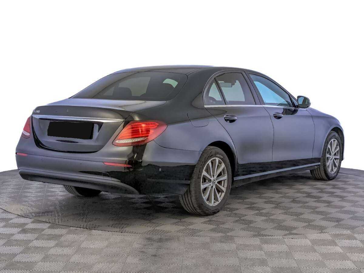 Б/У Мерседес-Бенц Е-Класс 2018 года. Фото: #4