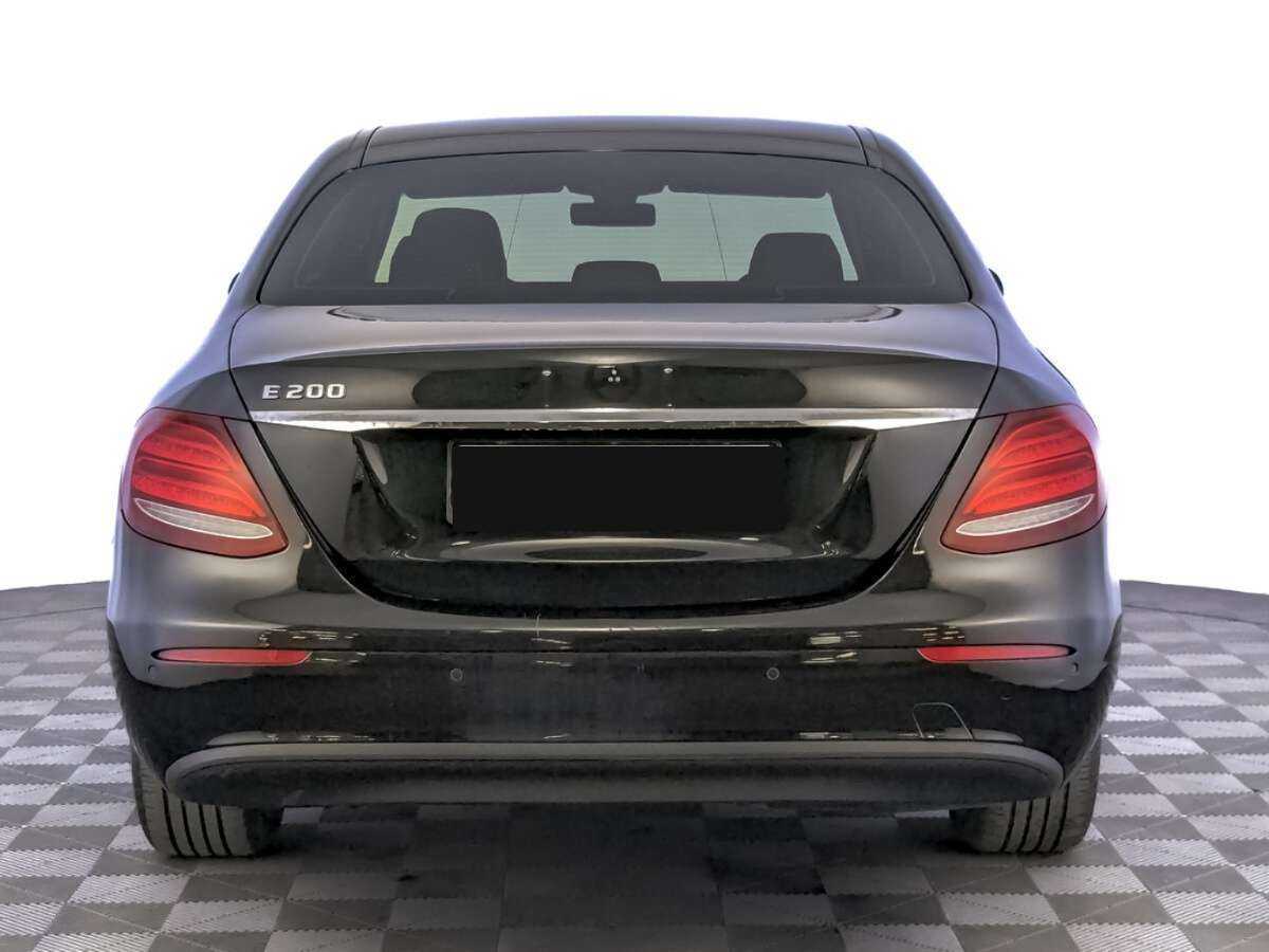 Б/У Мерседес-Бенц Е-Класс 2018 года. Фото: #5