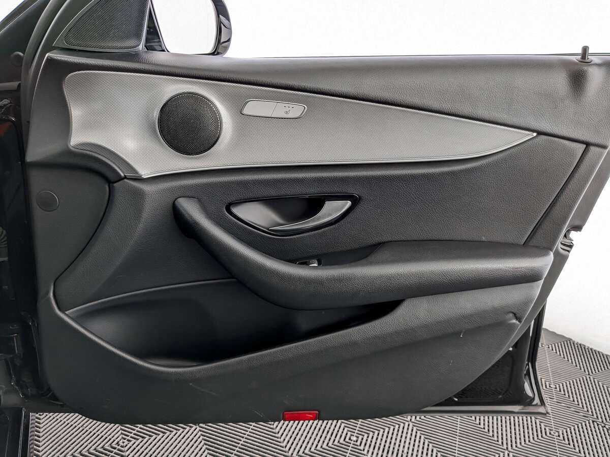 Б/У Мерседес-Бенц Е-Класс 2018 года. Фото: #20