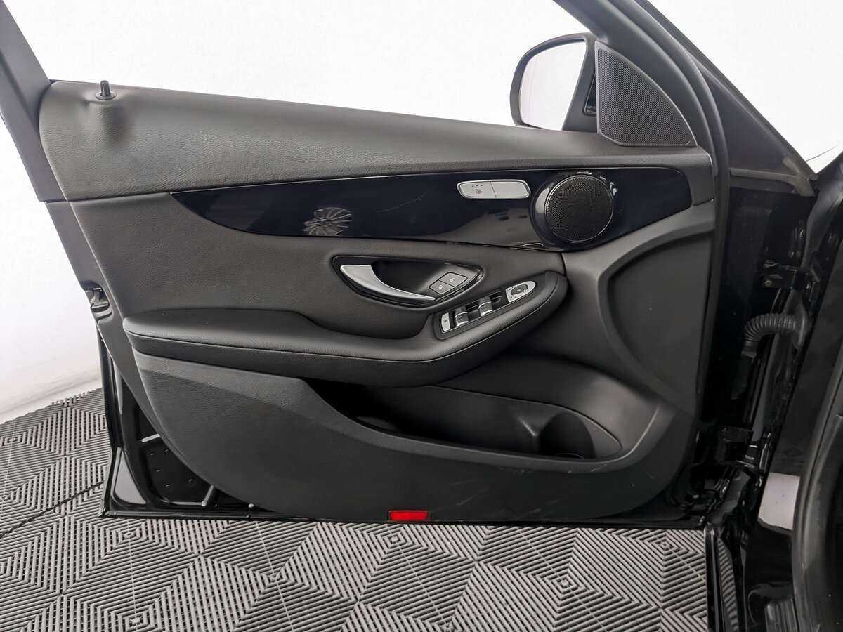 Б/У Мерседес-Бенц Ц-Класс 2019 года. Фото: #14