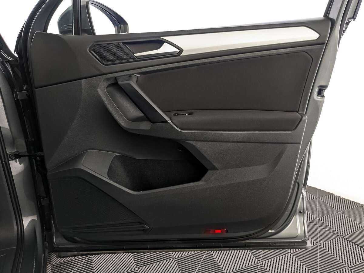 Б/У Фольксваген Тигуан 2021 года. Фото: #17