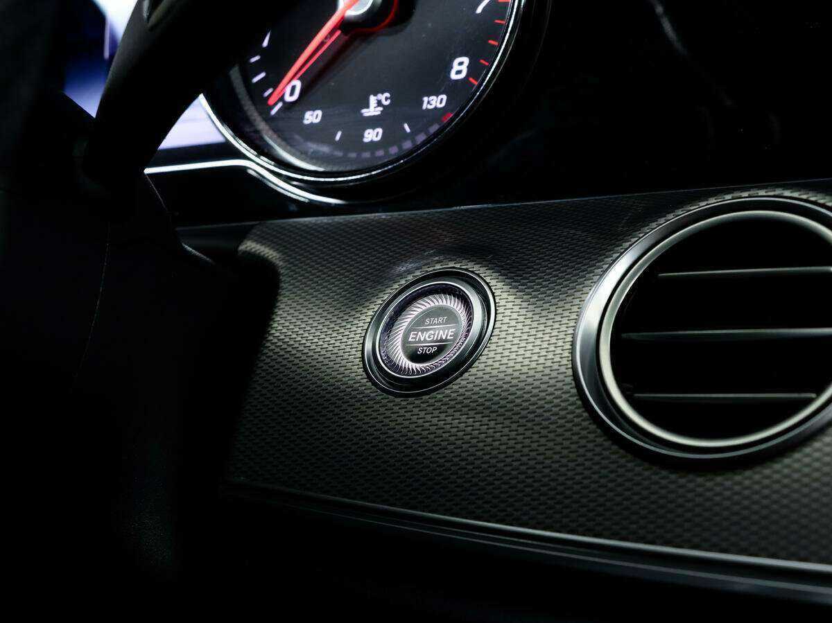 Б/У Мерседес-Бенц Е-Класс 2016 года. Фото: #15