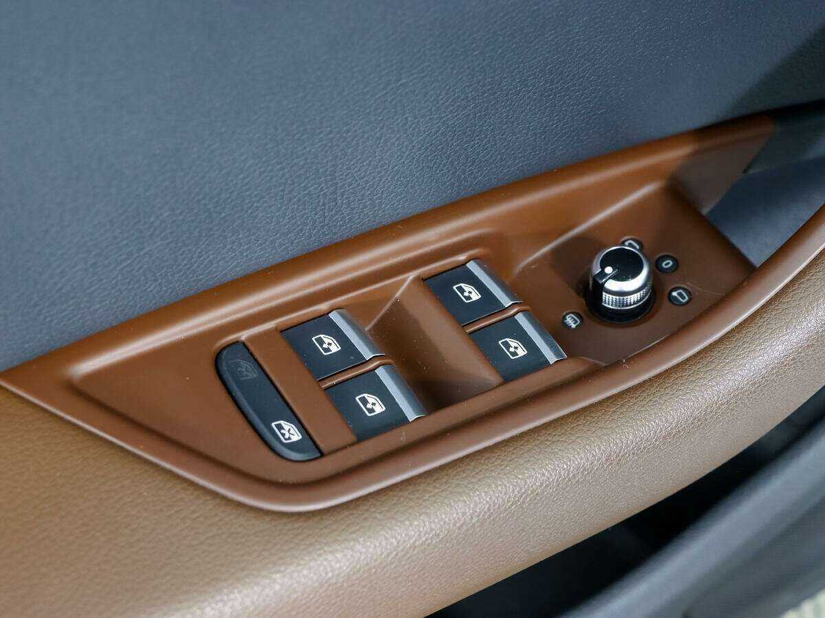 Б/У Ауди А4 2015 года. Фото: #7