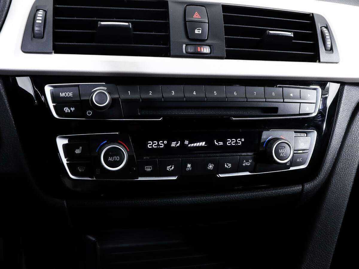 Б/У БМВ 3 серии 2015 года. Фото: #16