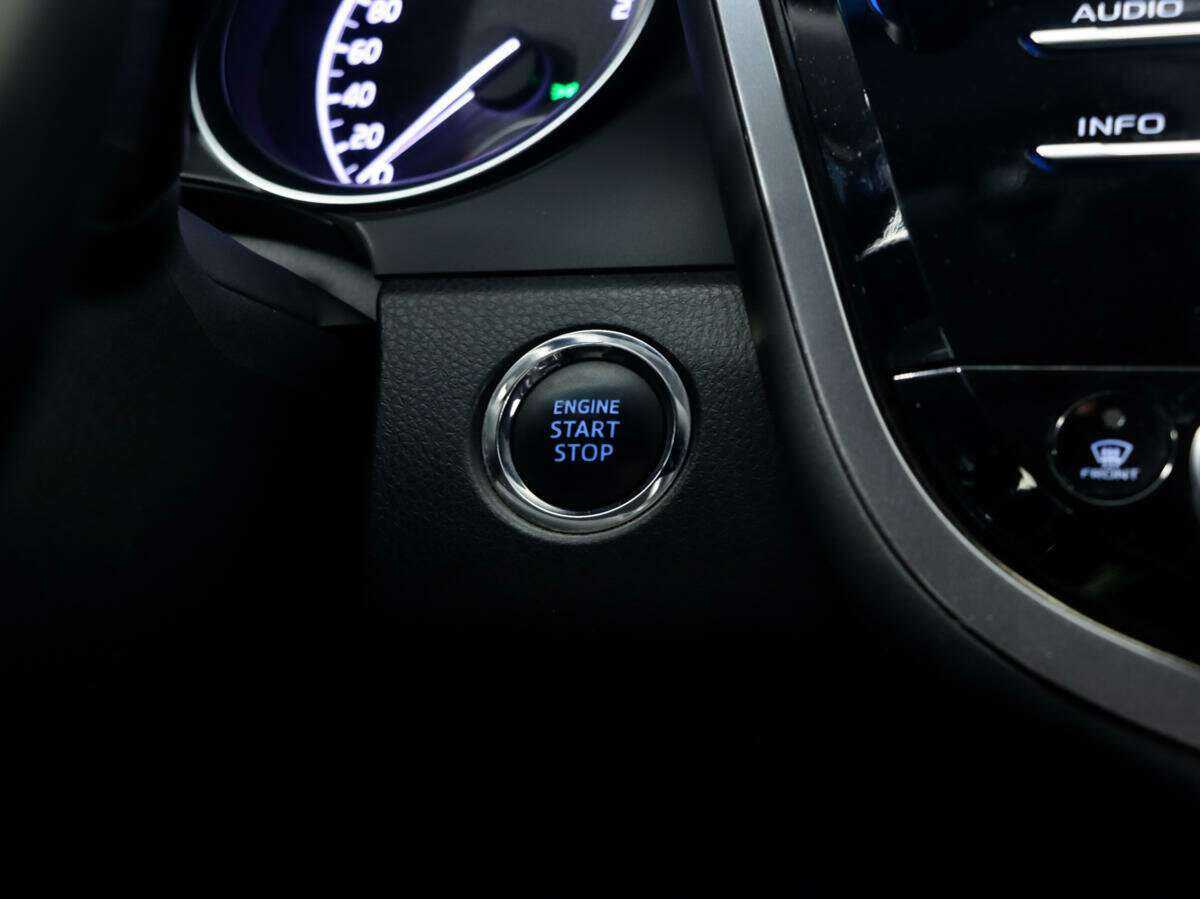 Б/У Тойота Камри 2018 года. Фото: #12