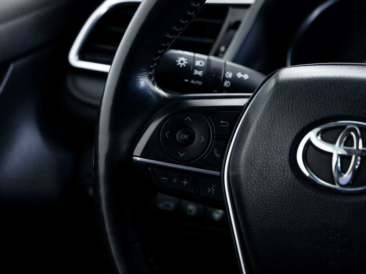 Б/У Тойота Камри 2018 года. Фото: #16