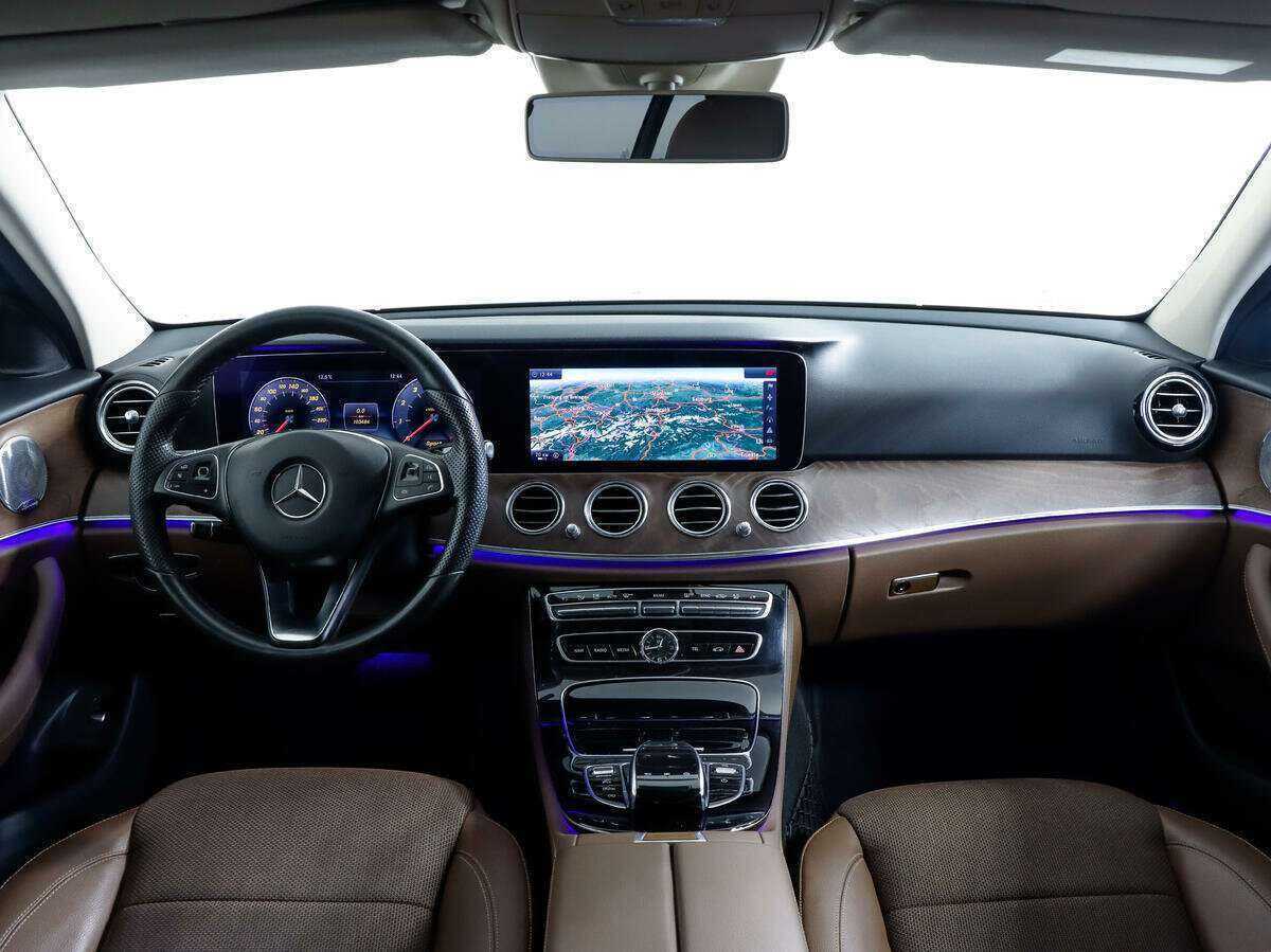 Б/У Мерседес-Бенц Е-Класс 2016 года. Фото: #9