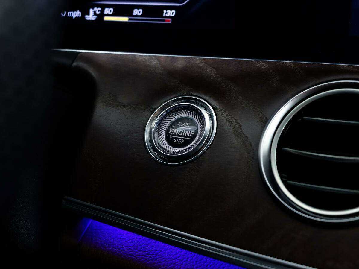 Б/У Мерседес-Бенц Е-Класс 2016 года. Фото: #17