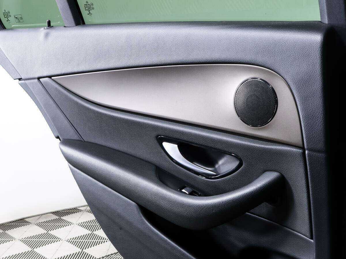 Б/У Мерседес-Бенц Е-Класс 2016 года. Фото: #16