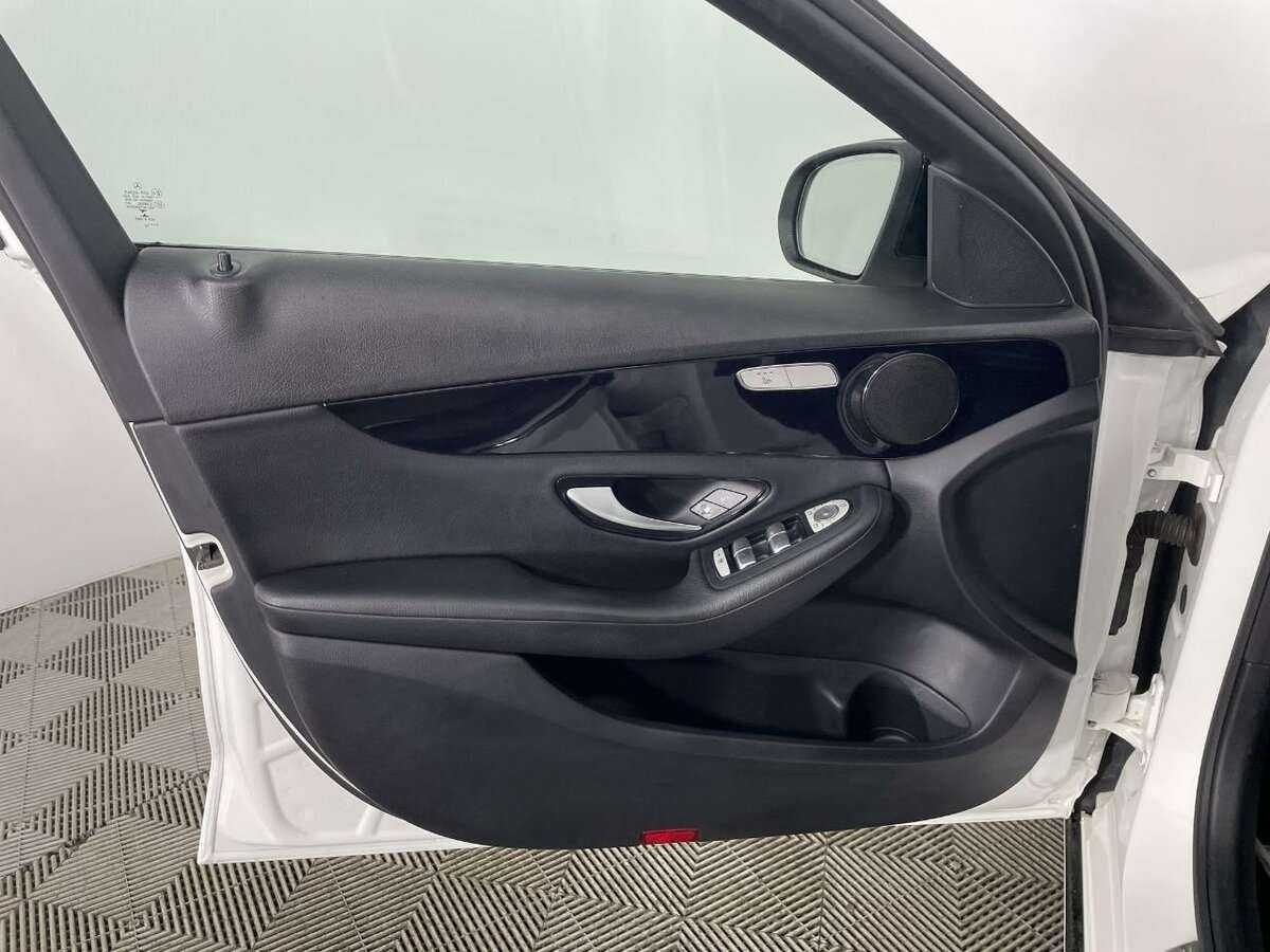 Б/У Мерседес-Бенц Ц-Класс 2015 года. Фото: #7