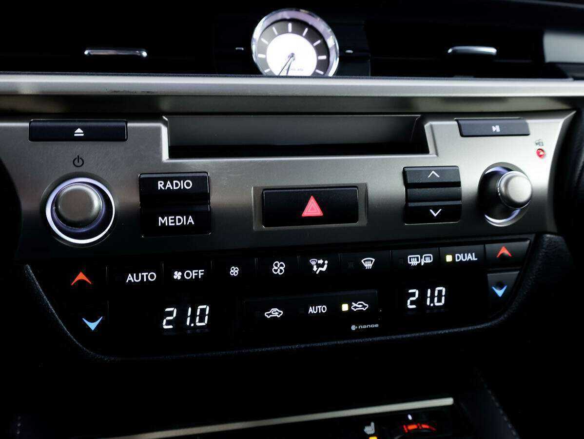 Б/У Лексус ЕС 2017 года. Фото: #17