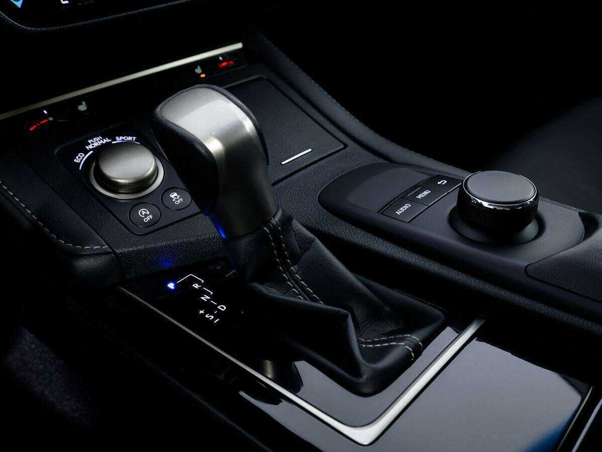 Б/У Лексус ЕС 2017 года. Фото: #20