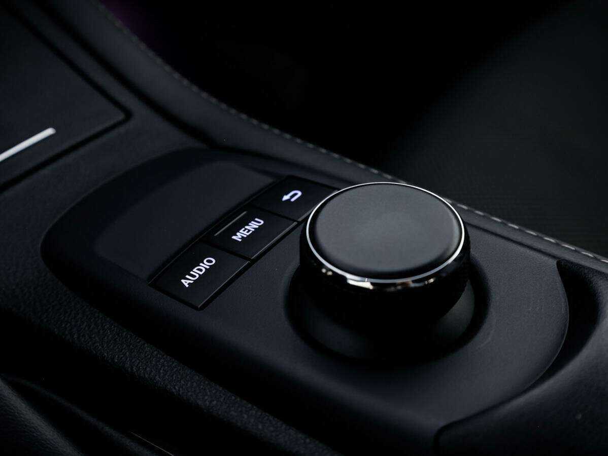 Б/У Лексус ЕС 2017 года. Фото: #21