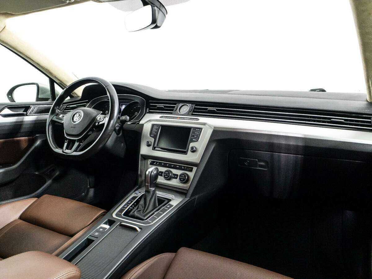 Б/У Фольксваген Пассат 2017 года. Фото: #8