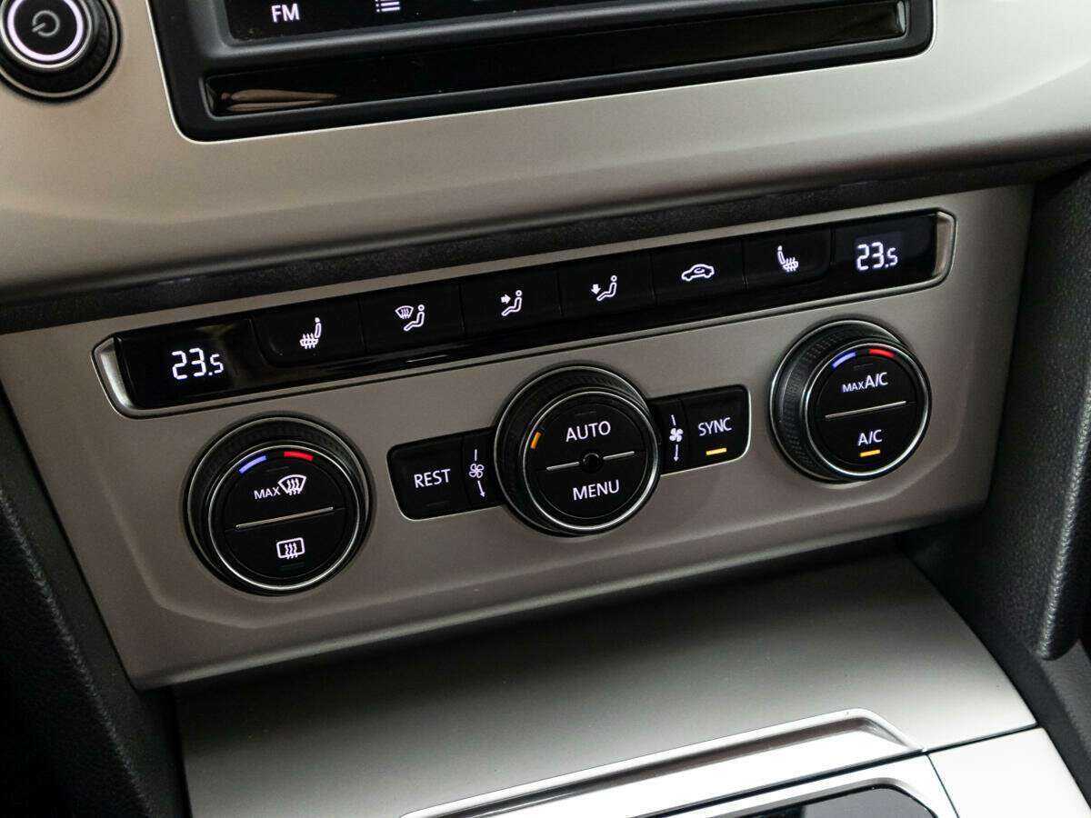 Б/У Фольксваген Пассат 2017 года. Фото: #18