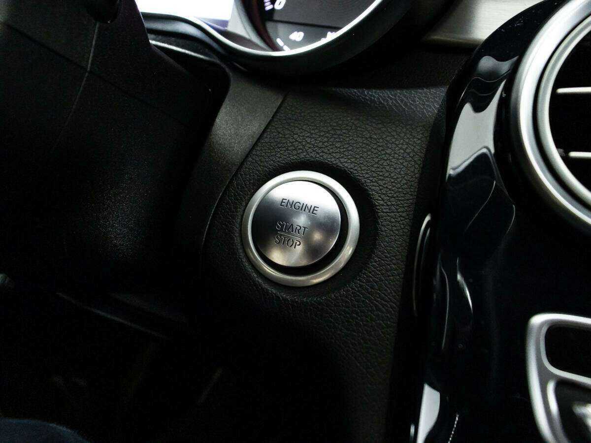 Б/У Мерседес-Бенц Ц-Класс 2017 года. Фото: #18