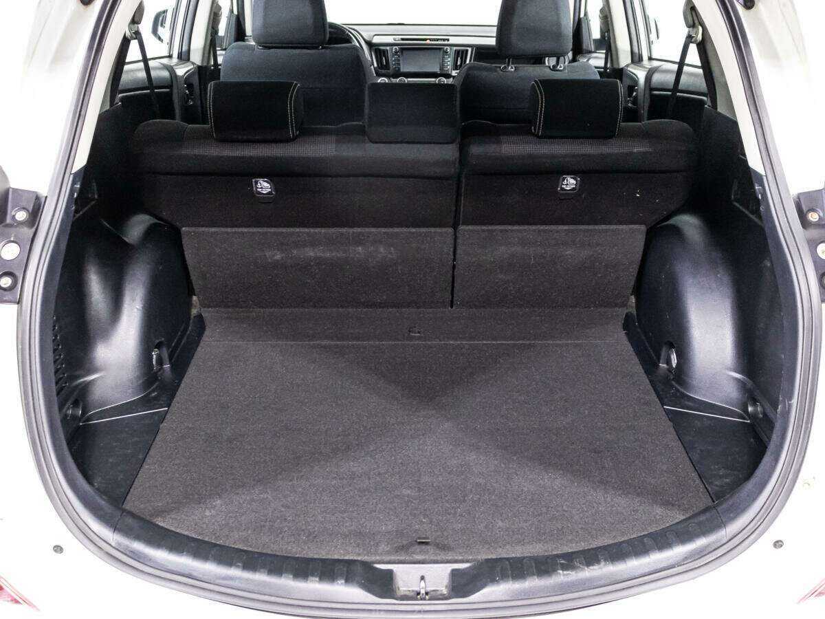 Б/У Тойота Рав4 2017 года. Фото: #14