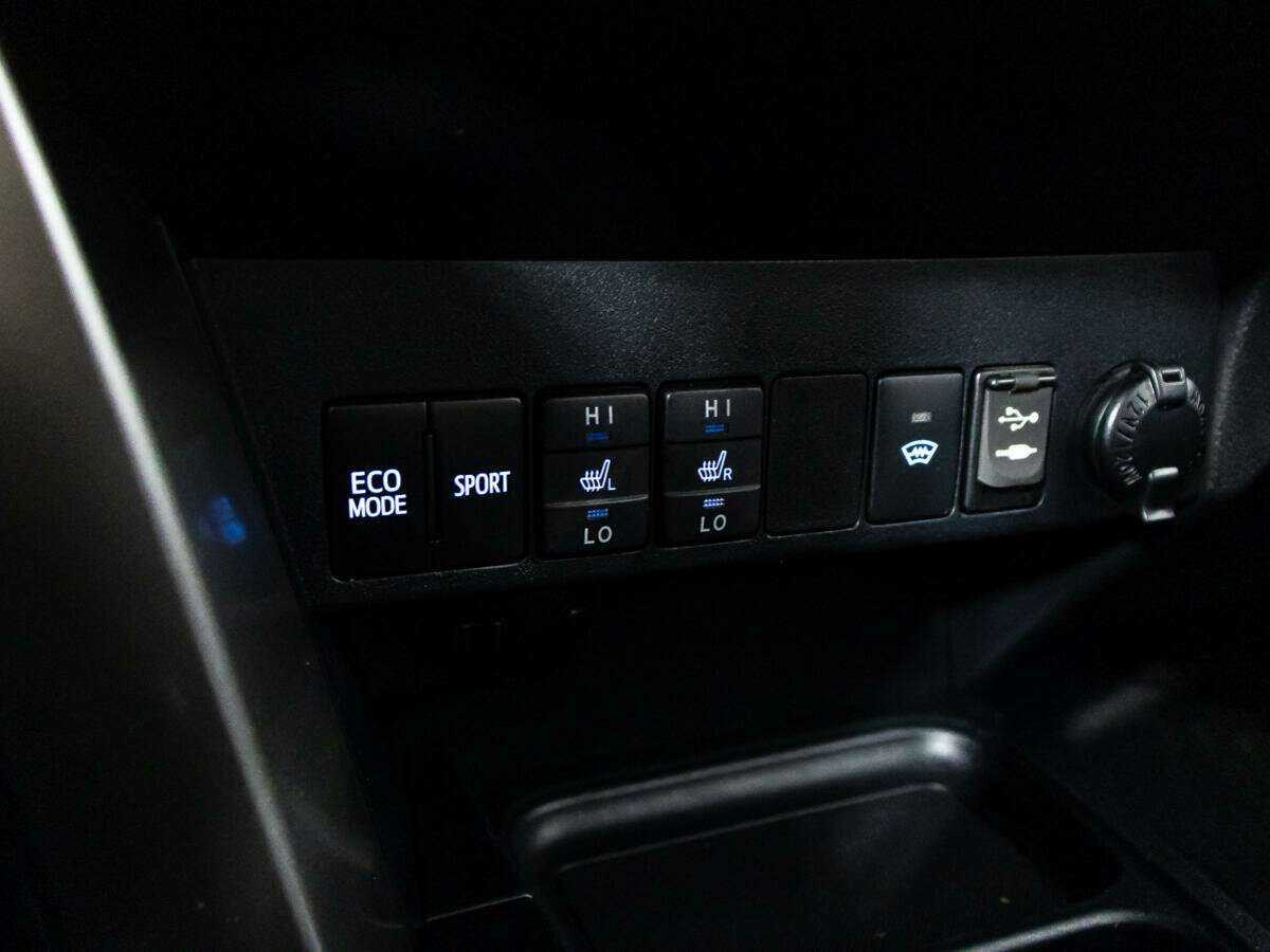 Б/У Тойота Рав4 2017 года. Фото: #21